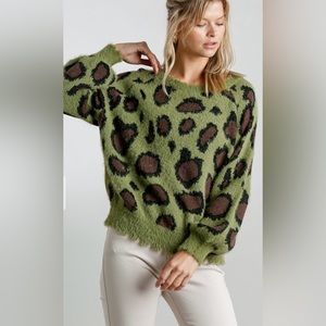 UMGEE Boutique Leopard Animal Print Brown and Green Soft Sweater NEW!